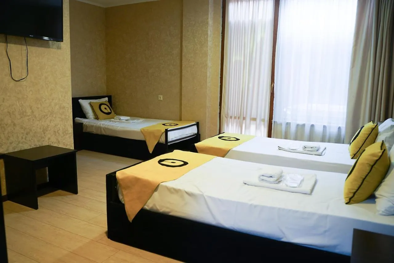 Aura Plaza Hotel Tbilisi 3*,