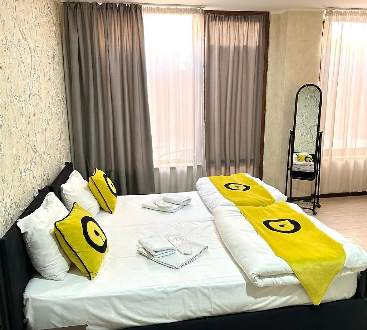 Aura Plaza Hotel Tbilisi