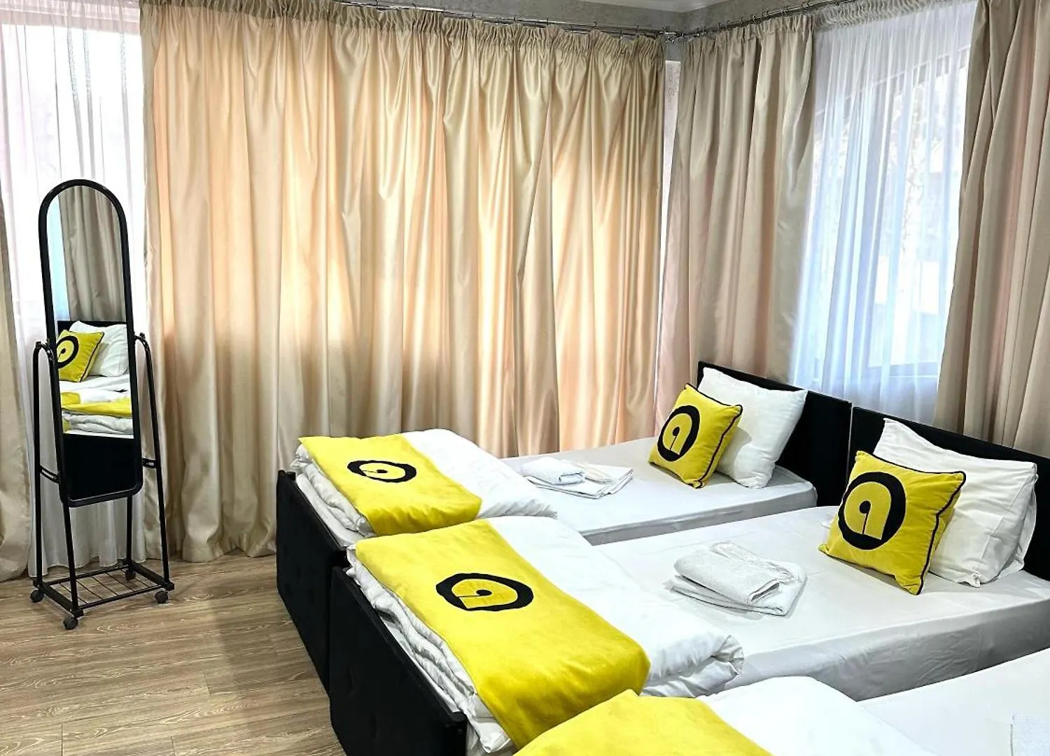 טביליסי Aura Plaza Hotel