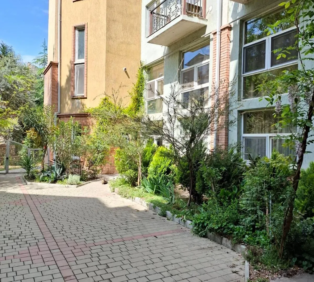 טביליסי Aura Plaza Hotel 3*,  גאורגיה