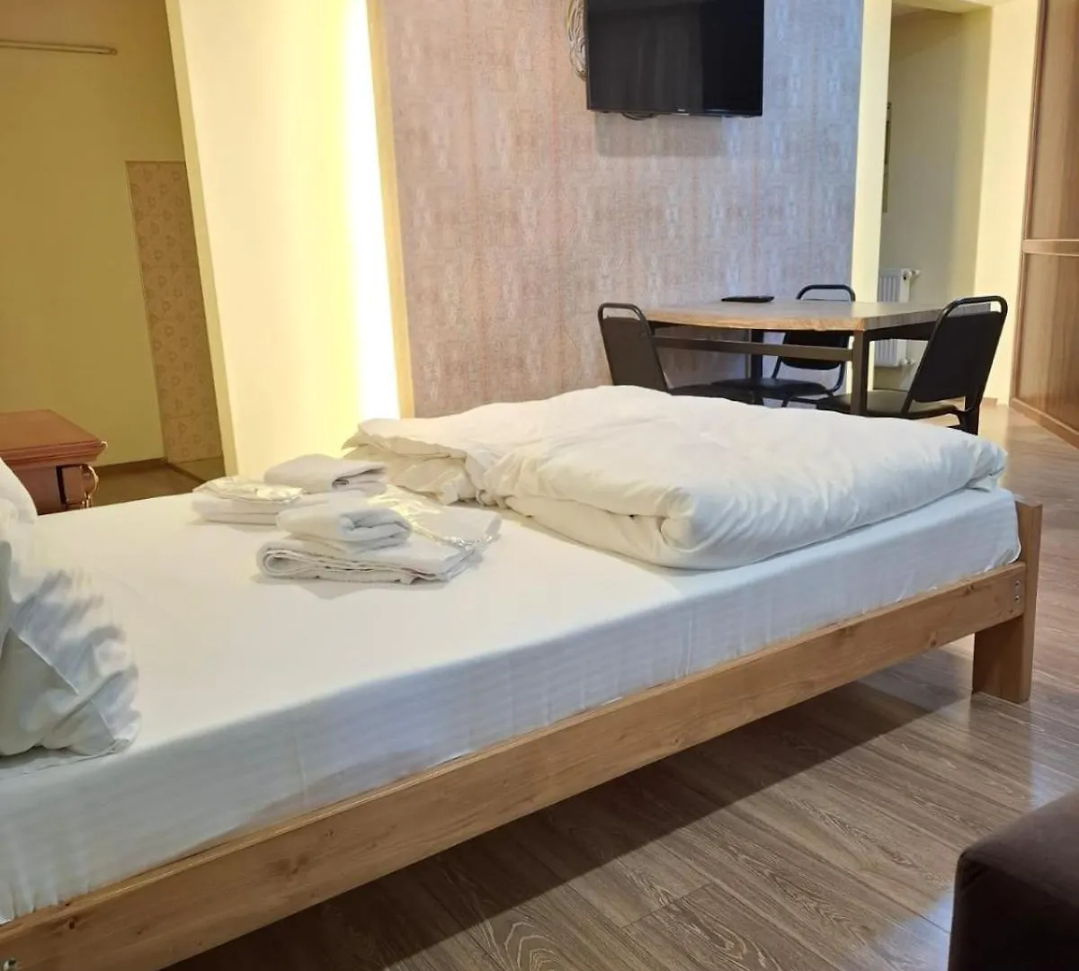Aura Plaza Hotel Tbilisi 3*,