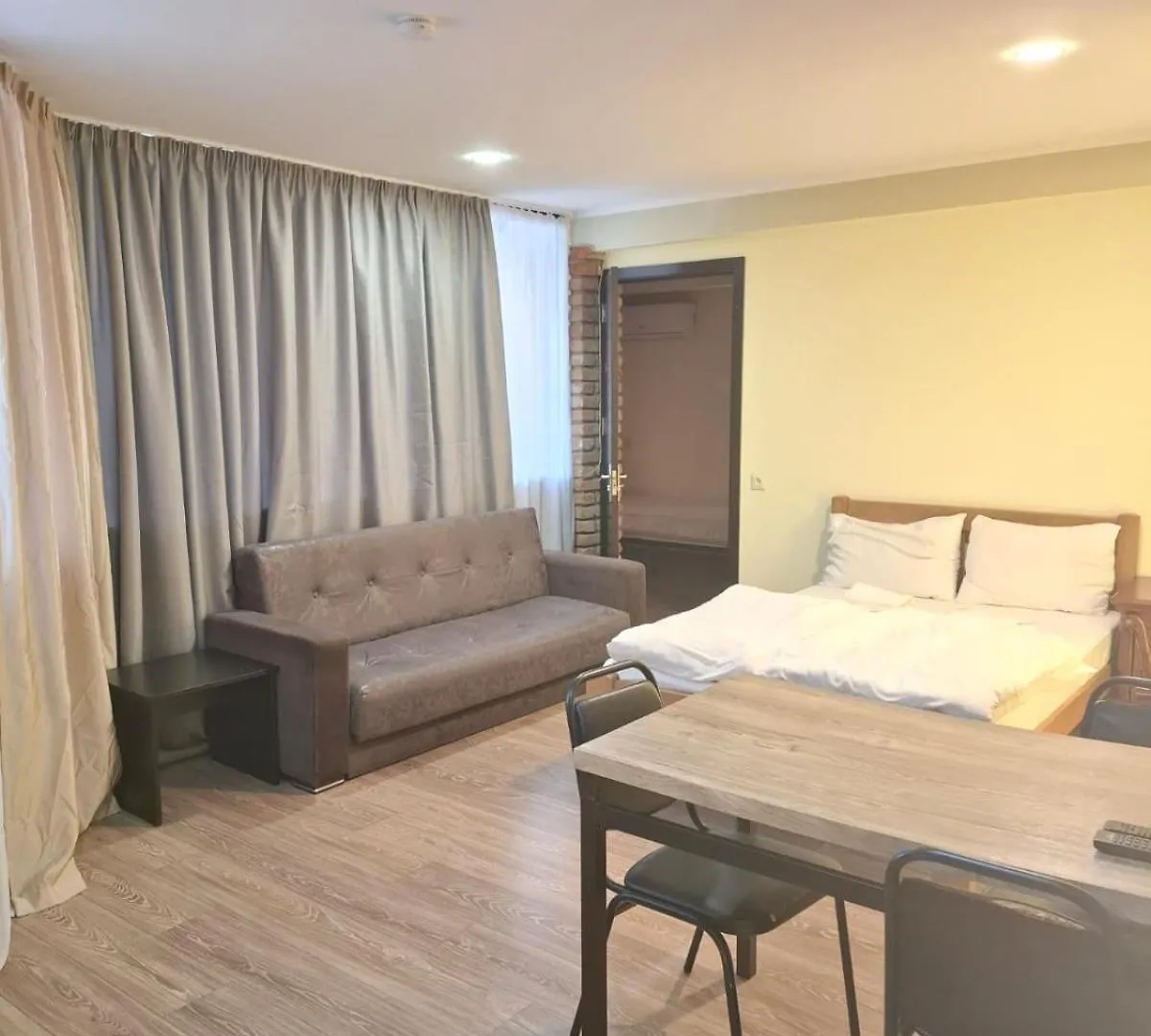 Aura Plaza Hotel Tbilisi
