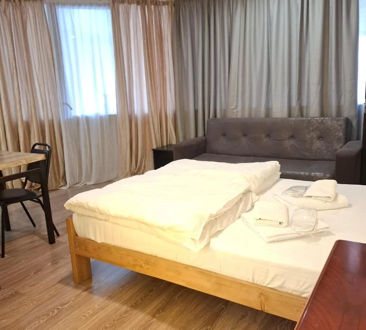 Aura Plaza Hotel Tbilisi
