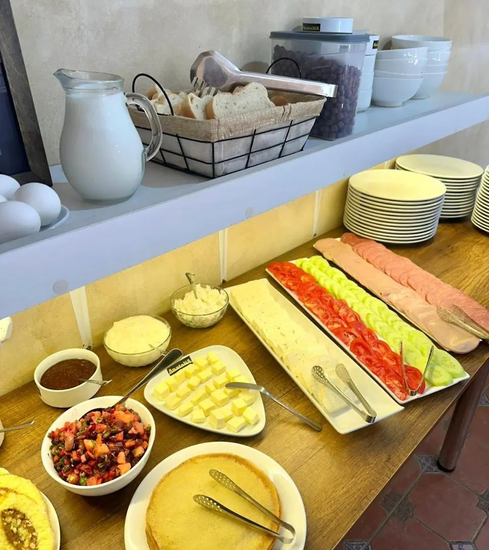 טביליסי Aura Plaza Hotel 3*,
